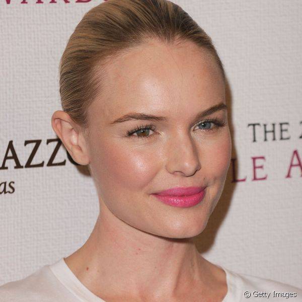 As maçãs do rosto também aparecem marcadas nas produções de Kate Bosworth. Para o 